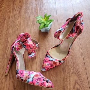 Beautiful pink floral heels. Size 9